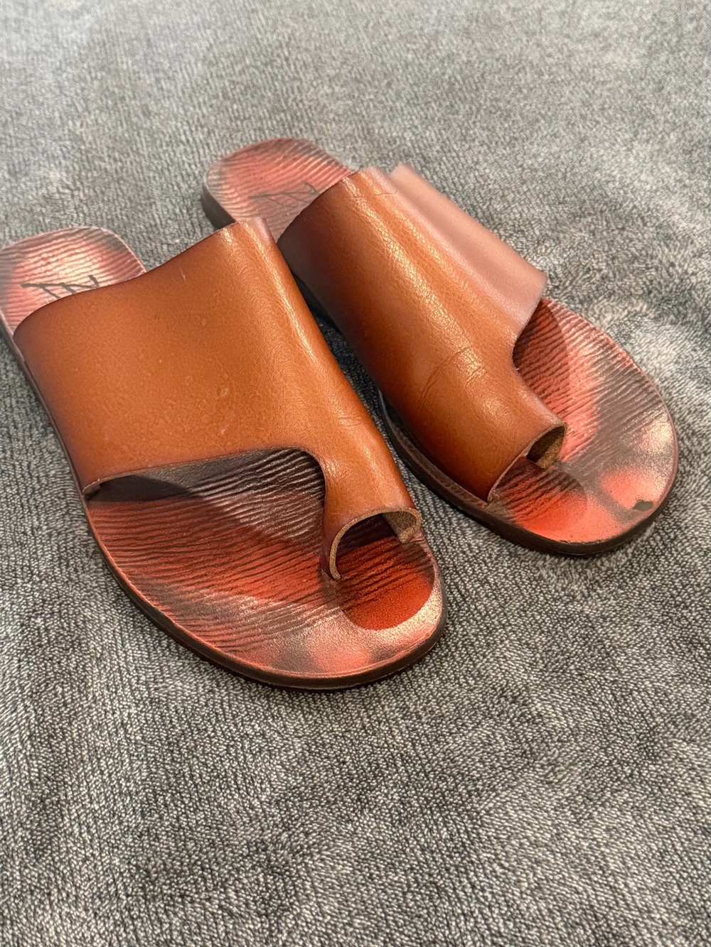 Blowfish Distressed Look Leather Toe-Loop Slide Sandals 8